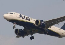 foto de avião da azul que encerrou voos em diversas cidades do Brasil