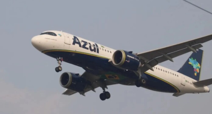 foto de avião da azul que encerrou voos em diversas cidades do Brasil