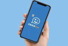 Imagem de celular com app do caixa tem aberto