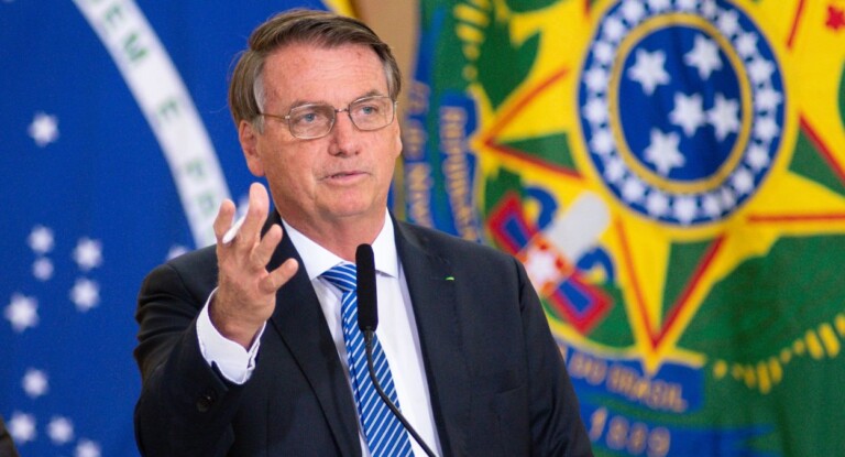 na foto, Bolsonaro preso