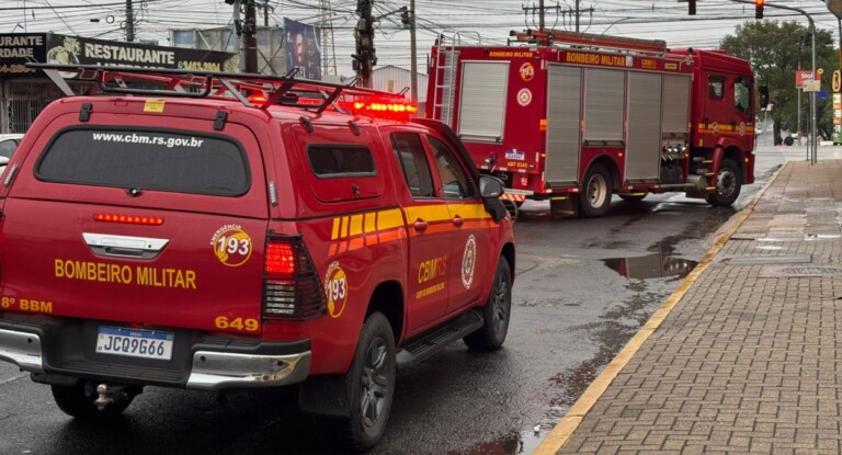 Foto mostra Corpo de Bombeiros em atendimento da ocorrência