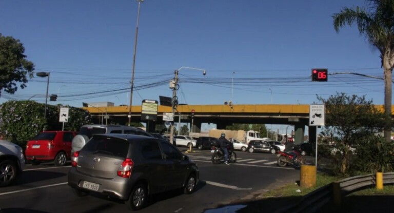 Imagem do viaduto da metrovel em Canoas