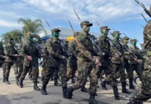 na foto, desfile cívico em Canoas