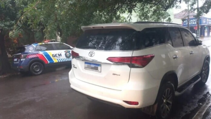 Na foto, o carro do deputado gaúcho que foi furtado