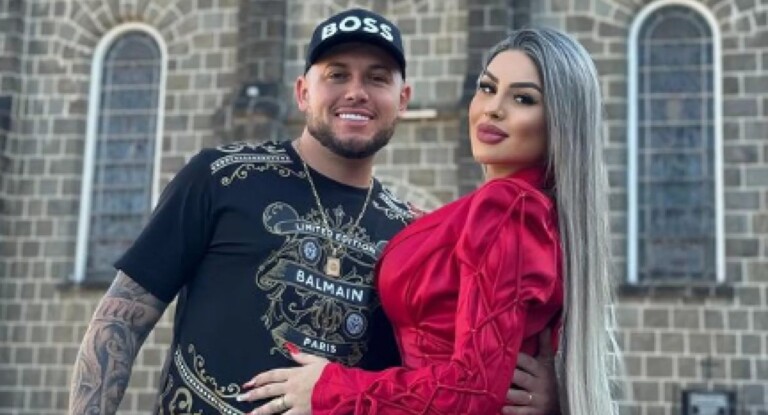 na foto, casal de influenciadores de Canoas