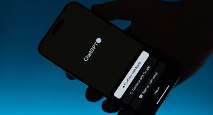 foto mostra celular com chat gpt