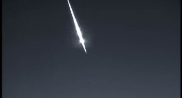 foto ilustra a chuva de meteoros perseidas
