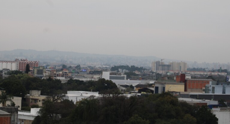 foto do tempo em canoas antes da chegada do ciclone