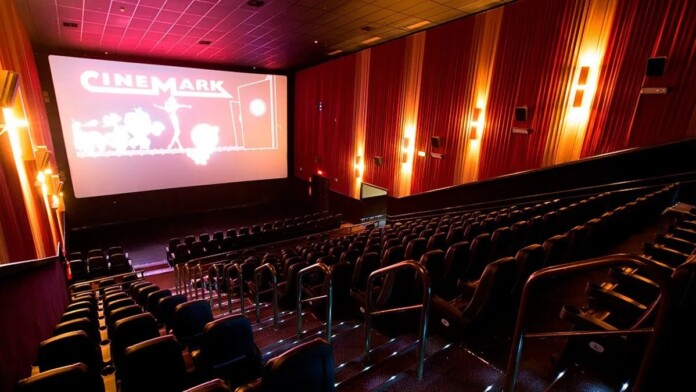 foto de uam sala de cinema no cinemark canoas
