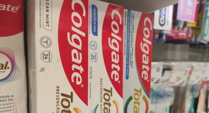 Pasta de dente colgate