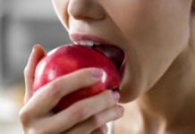 Foto ilustra pensamento de que comer fruta à noite engorda; Surpreenda-se com a reposta