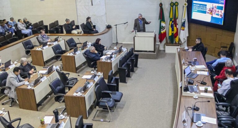 na foto, creches Canoas