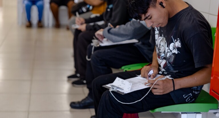 foto da caravana de empregos em canoas