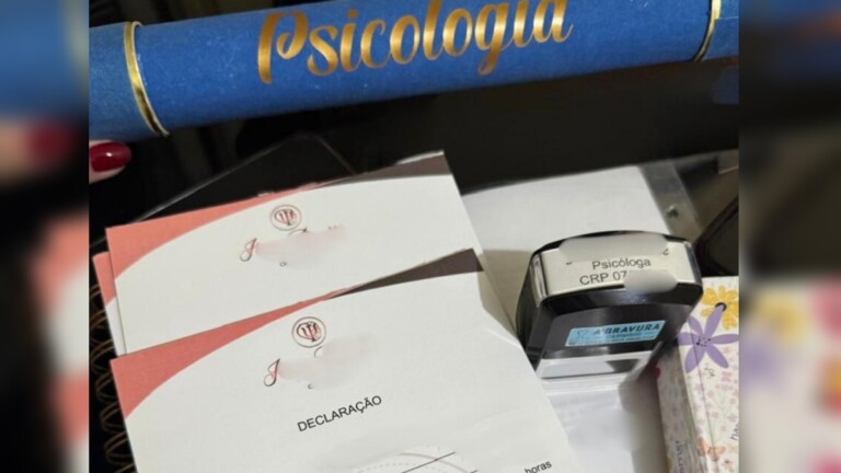 Na foto, os materiais da da falsa psicóloga