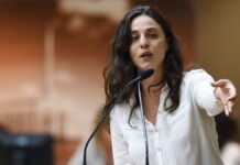 foto mostra a deputada Fernanda Melchionna
