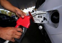 Na foto, a gasolina E30 para motores