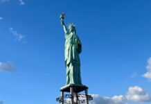 Do que é feita a estátua da Havan em Canoas?