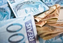 Centenas de cédulas de real de diversos valores