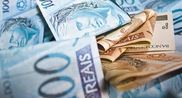 Centenas de cédulas de real de diversos valores