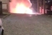 Na foto, a ocorrência do homem encontrado morto carbonizado em carro em Porto Alegre
