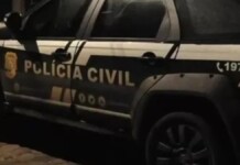 A viatura do carro da Polícia que esteve na ocorrêncioa do homem morto pela ex mulher em Carazinho