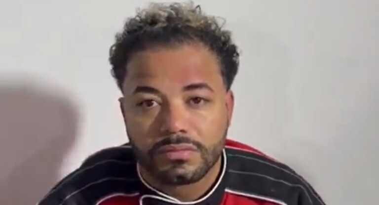 Imagem mostra o influenciador Hytalo Santos preso