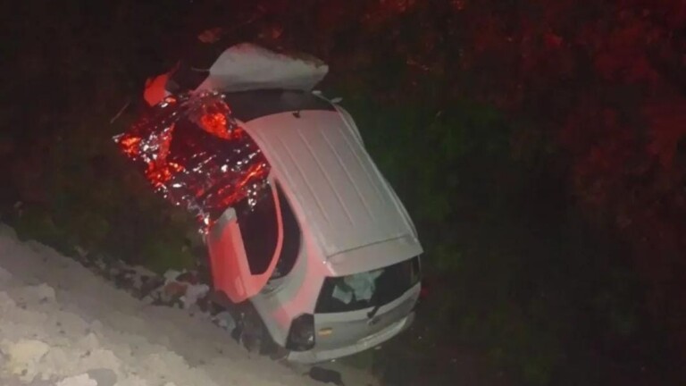 Na foto, o carro que o idoso morreu em acidente em São Valentim