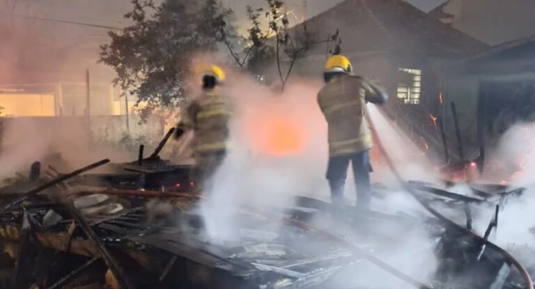 na foto, incêndio em Canoas