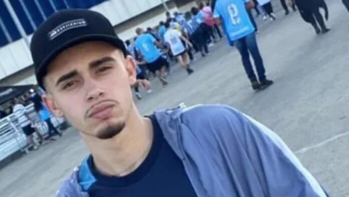 Na foto, o jovem que foi morto a tiros em Porto Alegre