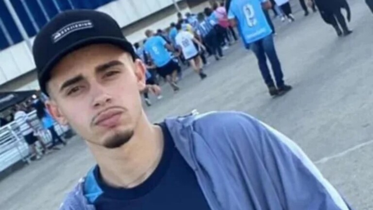 Na foto, o jovem que foi morto a tiros em Porto Alegre