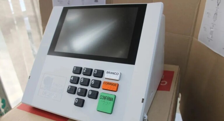 foto da urna eletrônica que ilustra o novo código eleitoral brasileiro