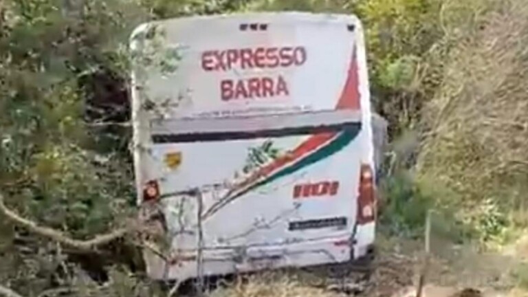 Na foto o ônibus que saiu de Canoas e se envolveu em acidente
