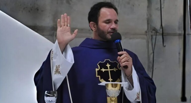 Padre é acusado de agredir idosa durante missa