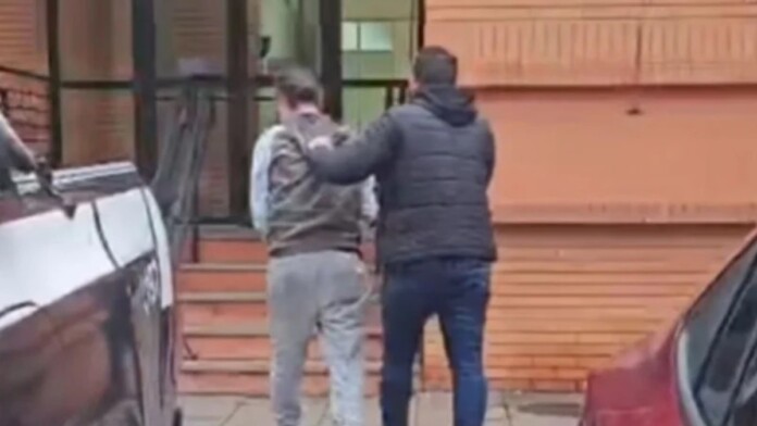 Na foto, o pai que foi preso após tentar atropelar filha