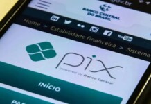 foto ilustra o pix em um celular; Pix garantido promete inovar o método de pagamento