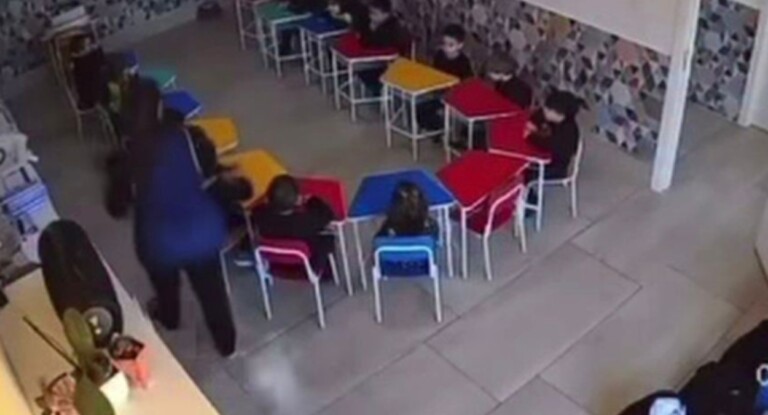 Professora é demitida após bater em criança de 4 anos com pilha de livros