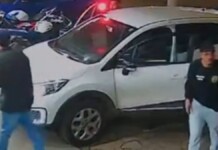 Na foto, criminosos assalltam revenda de veículos em Canoas