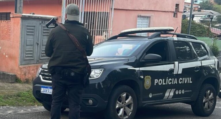 na foto, servidor preso em Canoas