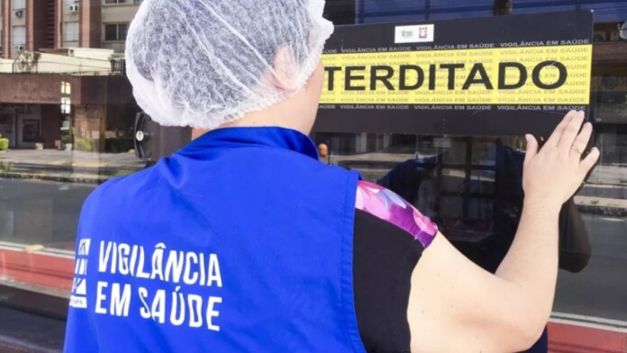 Na foto, o surto de intoxicação em Porto Alegre