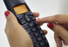 foto de um telefone fixo