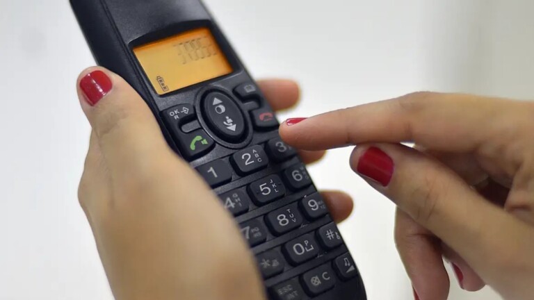 foto de um telefone fixo
