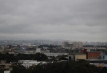 foto mostra o tempo em canoas