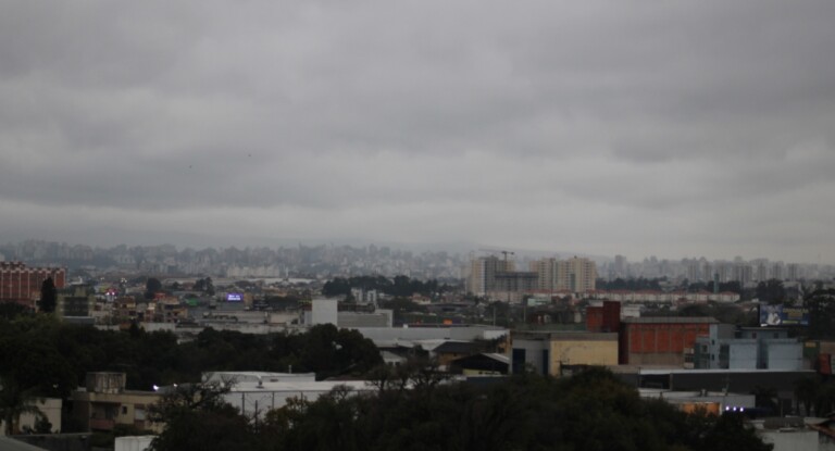 foto mostra o tempo em canoas