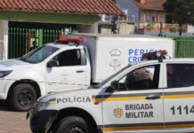 Criminosos fugiram de moto após matar homem com mais de 30 tiros em Canoas