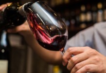 imagem ilustra estudo se tomar mais de duas taças de vinho faz mal