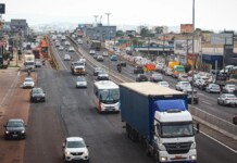 foto do trânsito na br-116 em canoas
