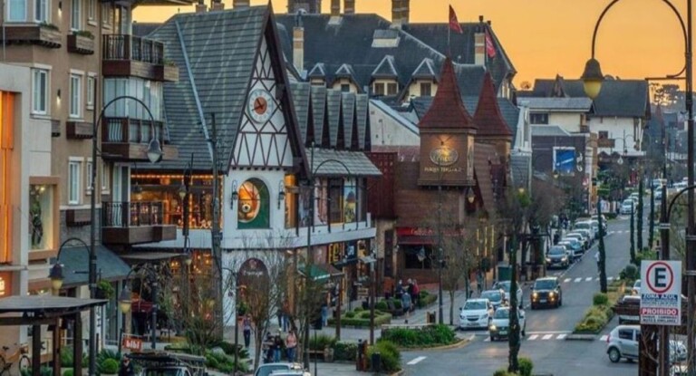 na foto, trem entre Porto Alegre e Gramado