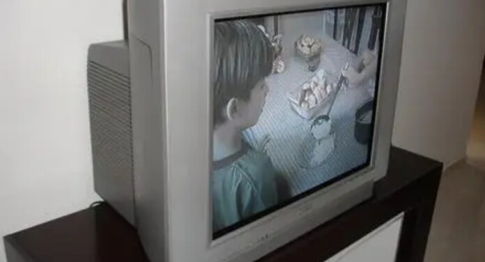 foto de uma tv de tubo
