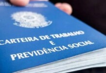 foto de carteira de trabalho ilustra vaga de emprego em canoas