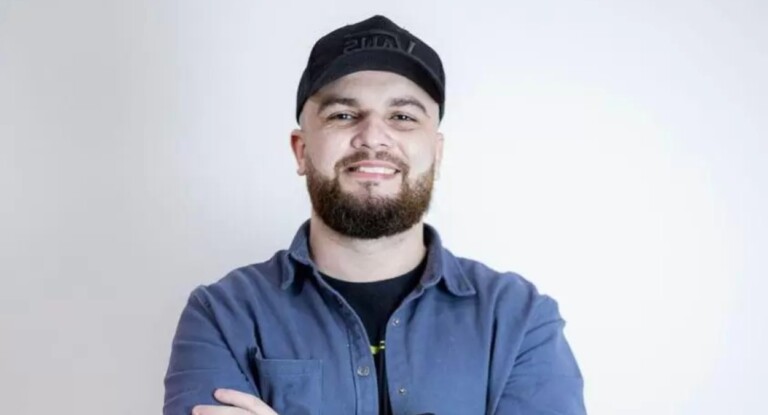 foto mostra o vereador de canoas